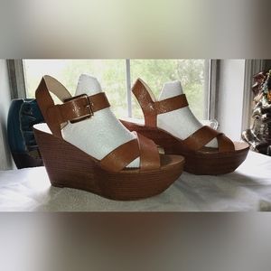 MICHAEL KORS WOMENS SIZE 9.5 LEATHER WEDGE